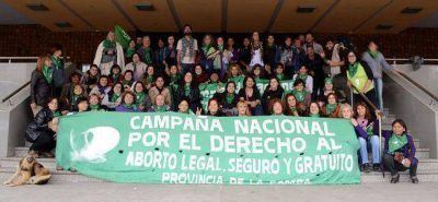 Piden por el aborto legal, seguro y gratuito y que quiten una Virgen de la UNLPam