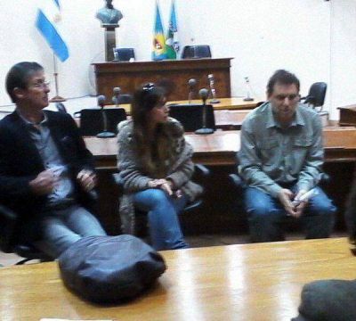 Los concejales salieron a responder con los tapones de punta