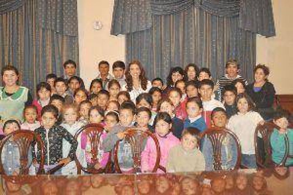 La Dra. Claudia Zamora recibi� a alumnos del interior