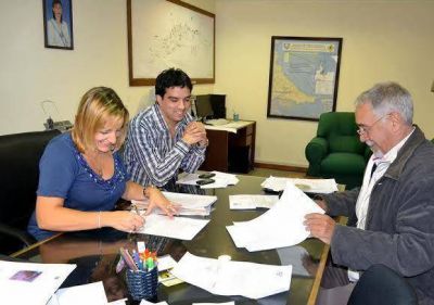 Gobierno firm� el contrato para la obra de ampliaci�n del Colegio provincial Ernesto S�bato