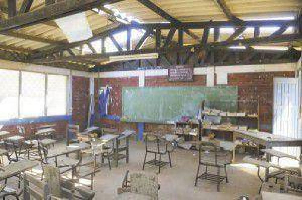 Mediante un amparo padres de alumnos solicitan el dictado de clases
