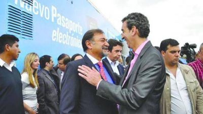 Randazzo aspira que 40 millones de argentinos obtengan el nuevo DNI