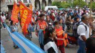 Un juez hizo lugar a la cautelar y orden� el regreso a clases del sector docente que responde al PO y sigue de paro