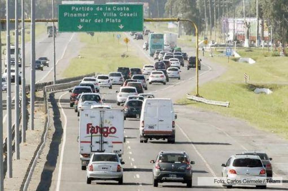 M�s de 2.300 autos por hora rumbo a la costa atl�ntica en la Autovia 2