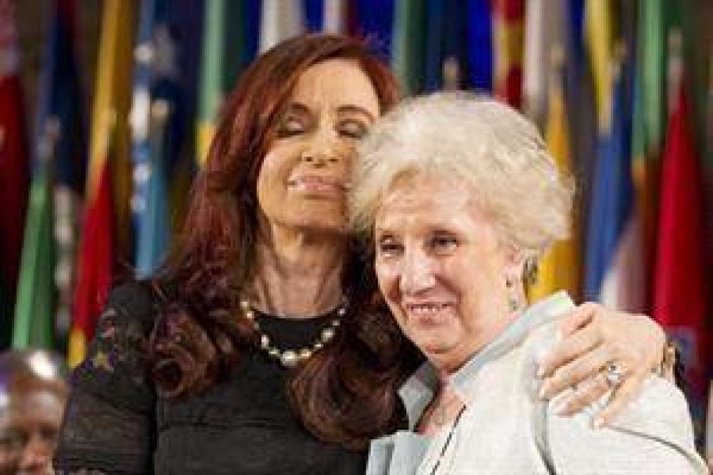 Estela de Carlotto ahora critica a Elisa Carri�: 