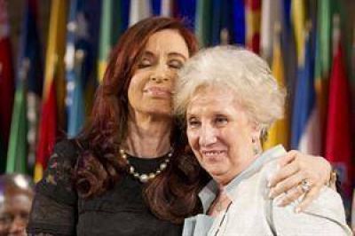 Estela de Carlotto ahora critica a Elisa Carri�: 