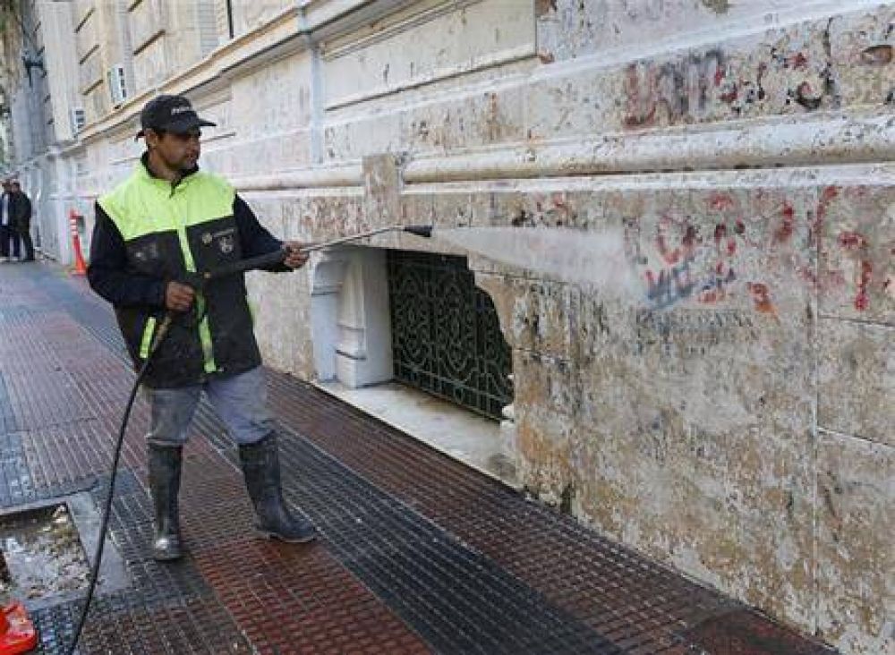 Ponen en marcha un plan para combatir el grafiti en Recoleta