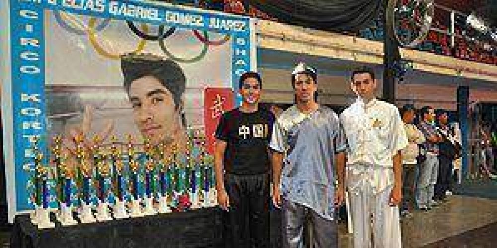 Wushu: Formose�os en el torneo del NOA