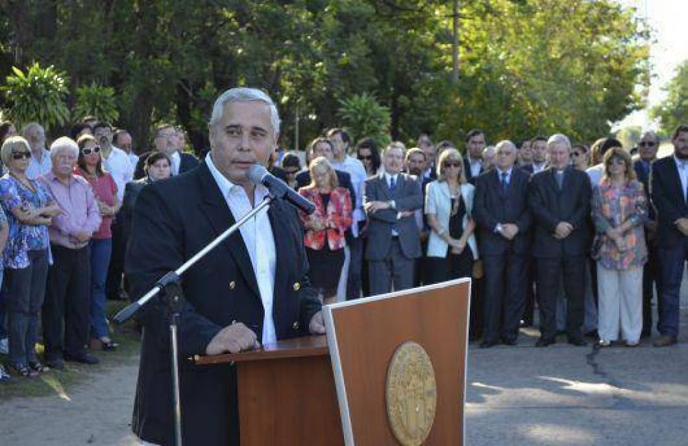 Agradecimiento del intendente Fabi�n R�os a los �hombres y mujeres del trabajo�