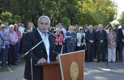 Agradecimiento del intendente Fabi�n R�os a los �hombres y mujeres del trabajo�