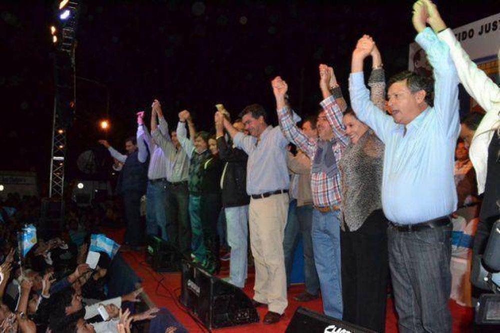 Capitanich encabez� multitudinario acto por el D�a del Trabajador en Machagai