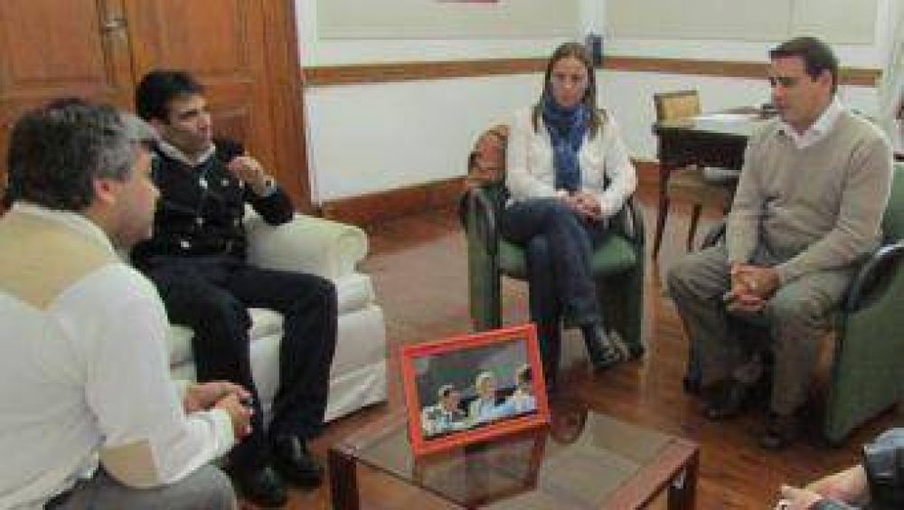 L�pez acord� agenda de trabajo con Guti�rrez