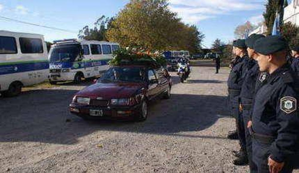 En medio del dolor, despidieron con honores al capit�n V�liz