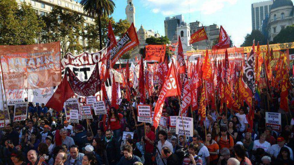 Con crticas al Gobierno y al sindicalismo, la izquierda se moviliz por el Da del Trabajador