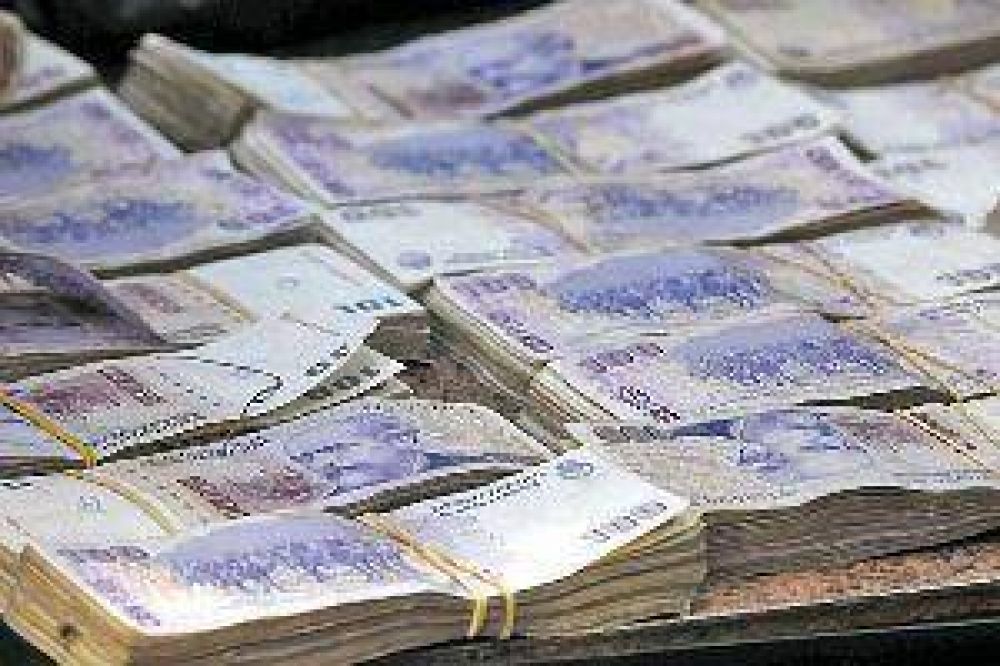 Le rob� $60 mil a su patrona, se compr� ropa, celular, moto y hasta una hormigonera