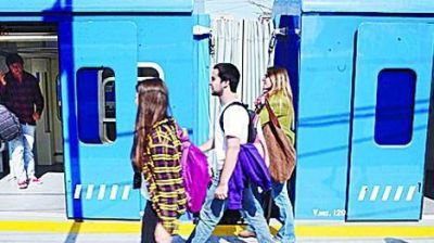 Mayo arranc� con aumentos en trenes, aviones y cigarrillos