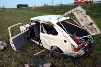Tres personas heridas en un vuelco en la Ruta 226
