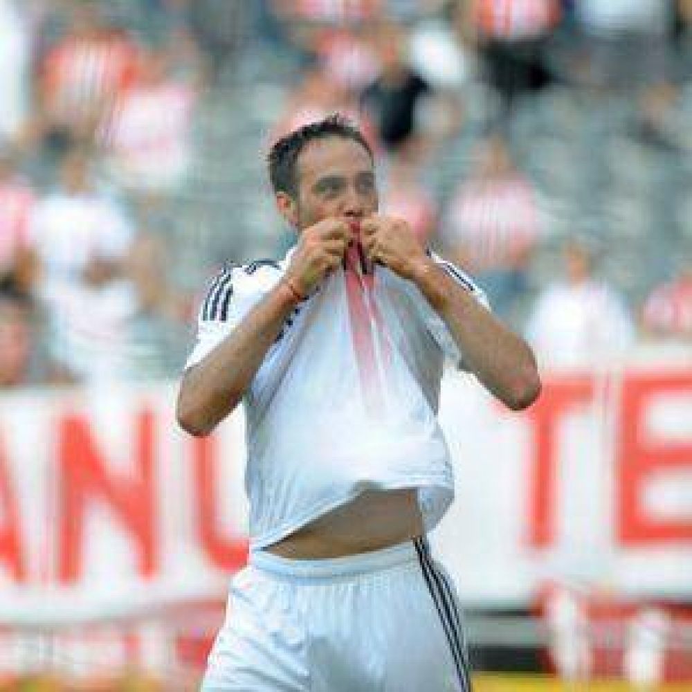 Confirmaron a Des�bato para jugar ante Col�n pero fue descartado el 