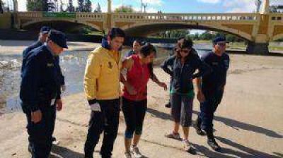 Rescataron a la joven que se tir� al Suqu�a para salvar a su perra
