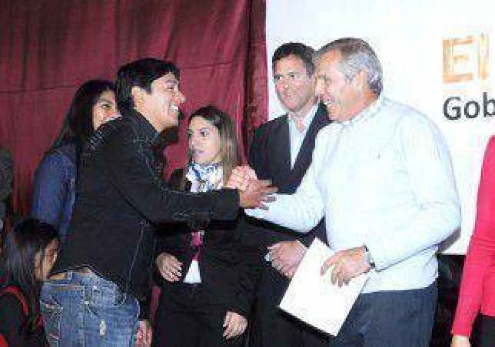 Sapag: �Voy a trabajar para darle la posta a otro gobernador del MPN� 