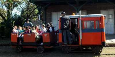 Un paseo en zorrita para recuperar el tren a Brandsen