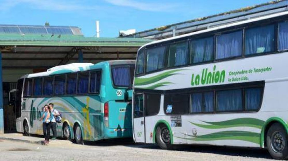 Transportes La Uni�n cerr� oficinas y sac� de circulaci�n a sus colectivos