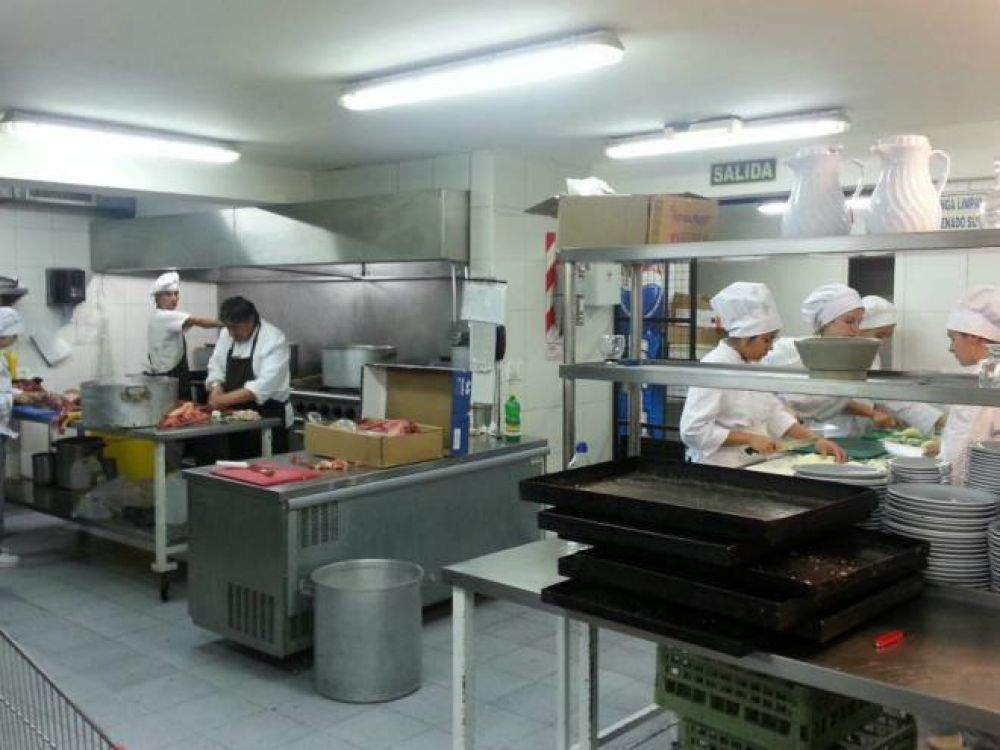 Cocineros ya preparan el gran guiso monta��s