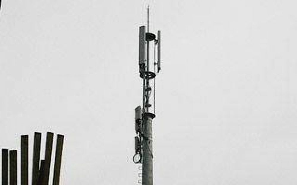 Vecinos denuncian la instalaci�n �ilegal� de una antena de telefon�a