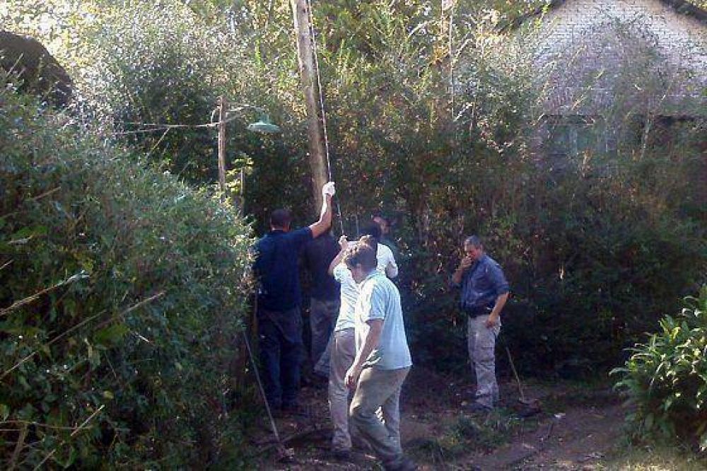 El Municipio realiza trabajos de iluminaci�n para vecinos del Delta