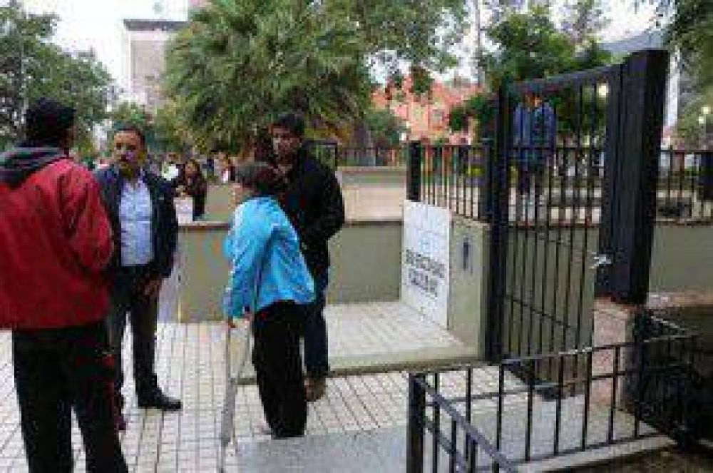 Se reabren los ba�os p�blicos de la plaza 25 de Mayo