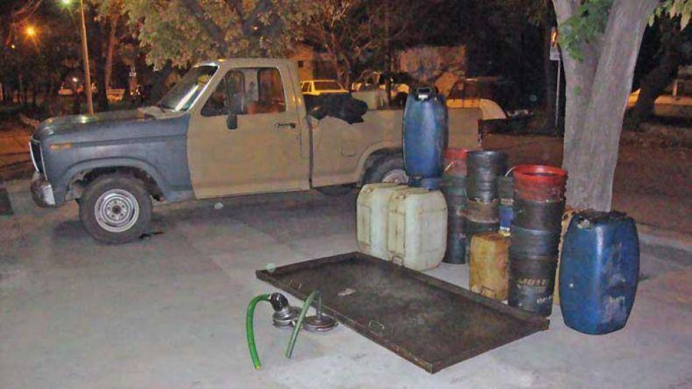 Desbarataron una banda que robaba combustible