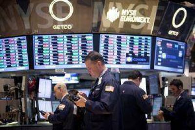 Wall St. retrocedi� por el conflicto en Ucrania