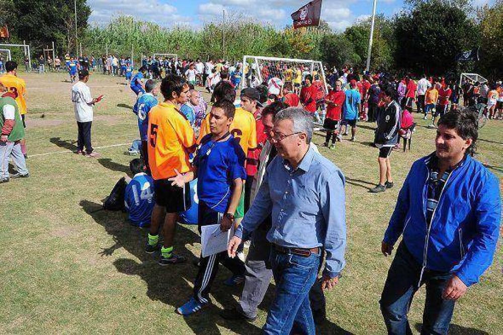 Comenz� la Liga de F�tbol Especial en el Polideportivo de Pacheco