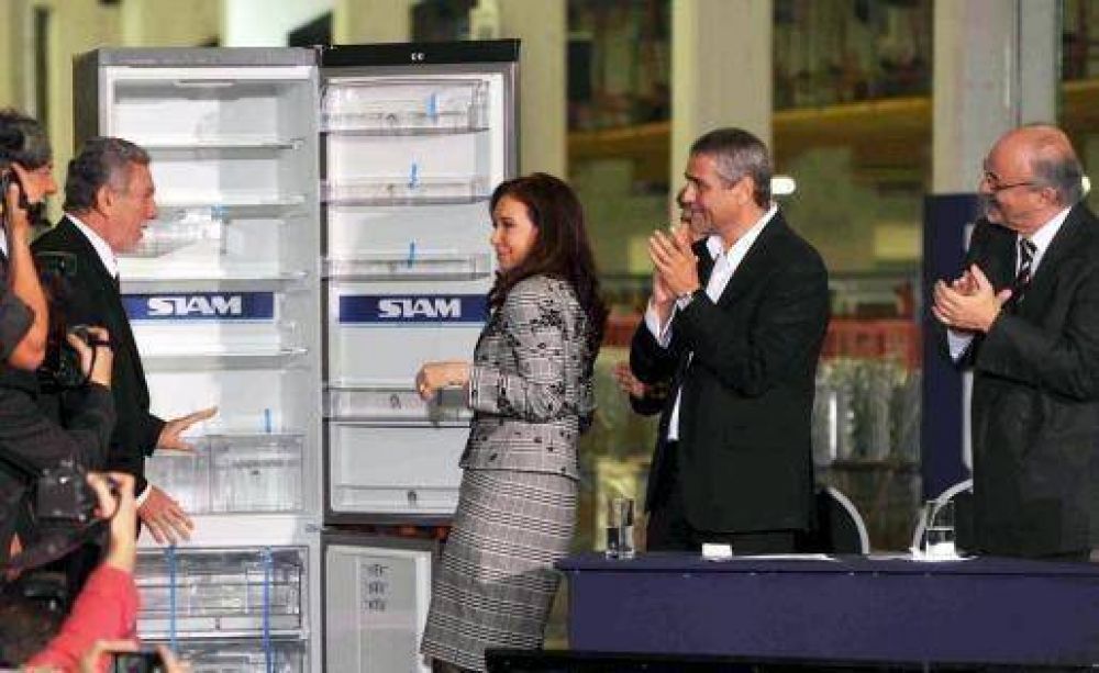 Cristina inaugur� la f�brica SIAM sobre el Camino de Sirga