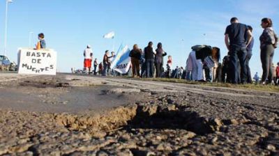 Los vecinos de la Ruta Provincial N� 30 reclamaron ayer por la repavimentaci�n 