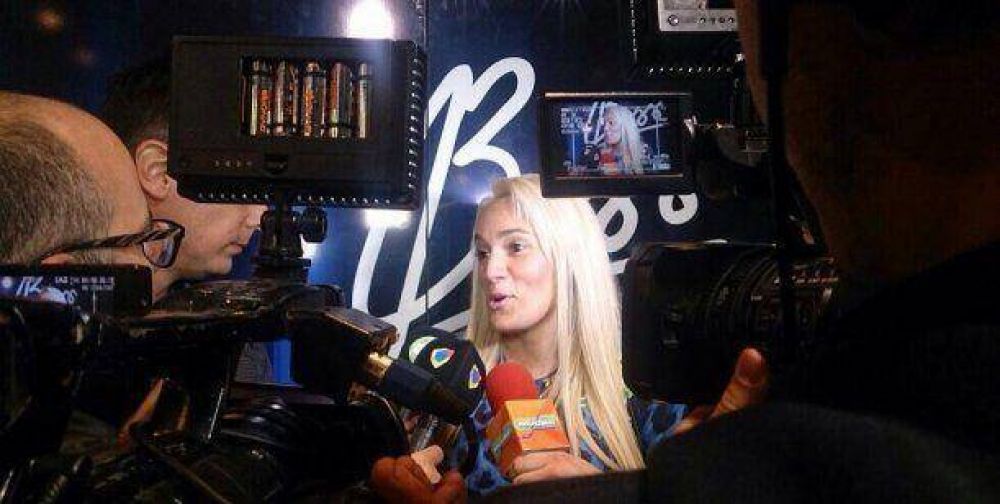 Roc�o Oliva fue a ver a Bossi: le gritaban 