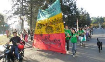 Marcha a favor de la despenalizaci�n de la marihuana en Bah�a Blanca