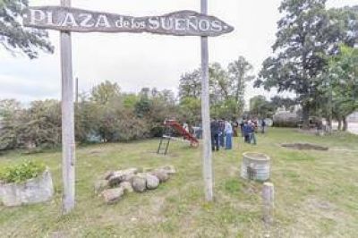 El Gobierno Municipal instal� juegos infantiles en la Plaza de los sue�os de Villa Piazza Centro