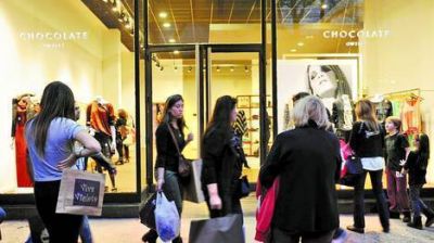 Los comerciantes se resistieron al feriado y abrieron sus locales