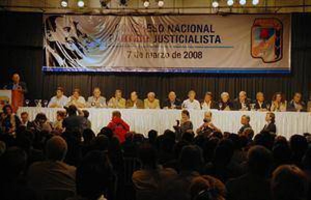 El PJ negocia una c�pula de unidad con un solo l�mite: Massa