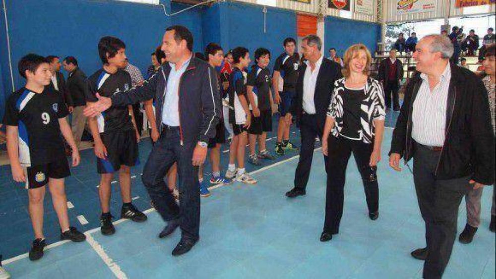 Jos� L�pez firm� convenios para ejecutar obras en Monteros
