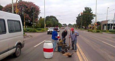 Arreglan baches de la Ruta 11