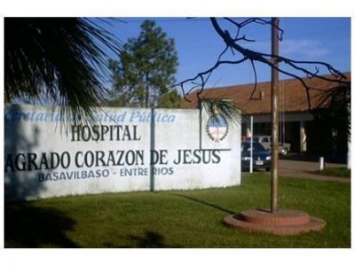 Se cort� dos dedos de una mano con un hacha e intent� agredir a su hijo