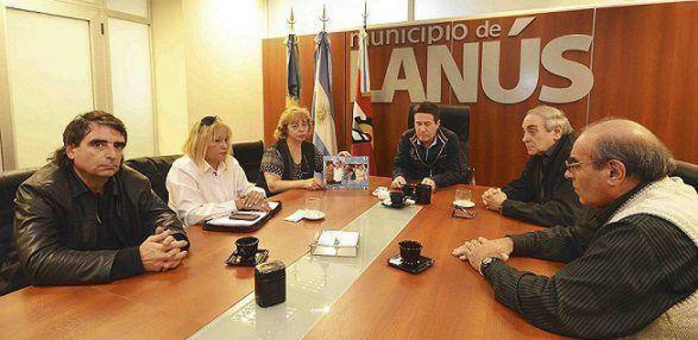 EL INTENDENTE DAR�O D�AZ P�REZ SE REUNI� CON FAMILIARES DE VECINO, VICTIMA FATAL DE LA DELINCUENCIA