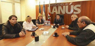 EL INTENDENTE DAR�O D�AZ P�REZ SE REUNI� CON FAMILIARES DE VECINO, VICTIMA FATAL DE LA DELINCUENCIA