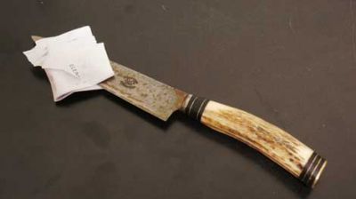 Un joven fue atacado por dos personas y lo hirieron en el cuello con armas blancas
