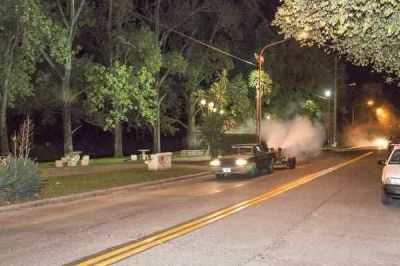 EL MUNICIPIO LLEVA ADELANTE EL PLAN DE FUMIGACI�N DE ESPACIOS P�BLICOS