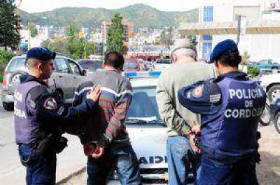 Carlos Paz: Detuvieron a dos estafadores con d�lares falsos
