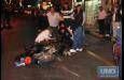 Una moto colision� contra un auto en el centro de Paran�