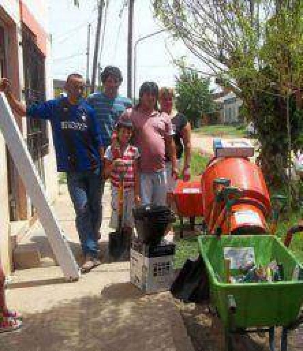 Mas de un centenar de emprendedores sociales recibir�n maquinarias